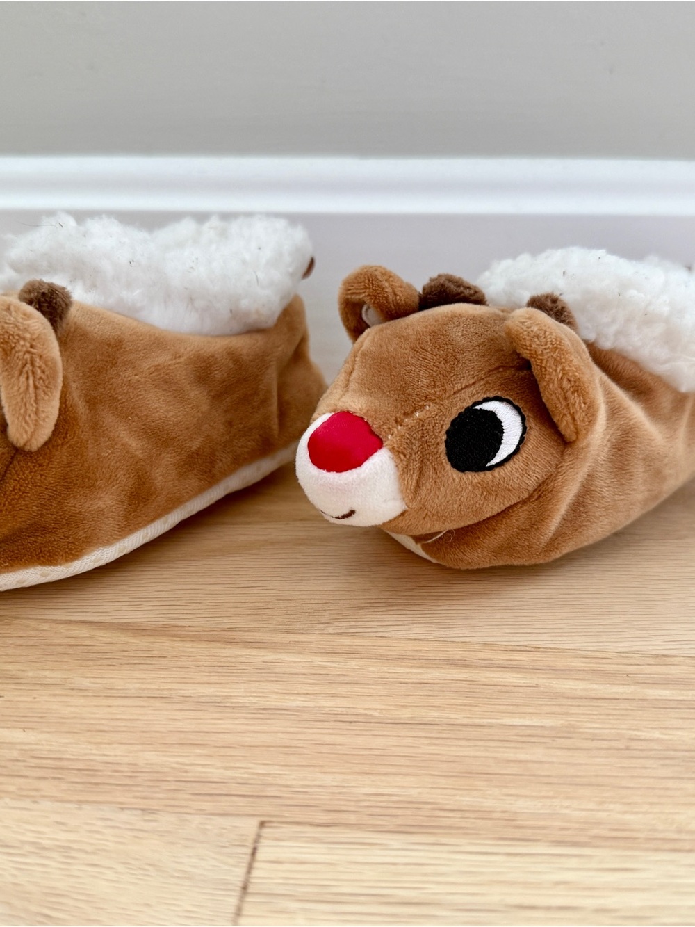 Rudolph the Red Nose Reindeer slipper size 12-24 months - Picture 3 of 7
